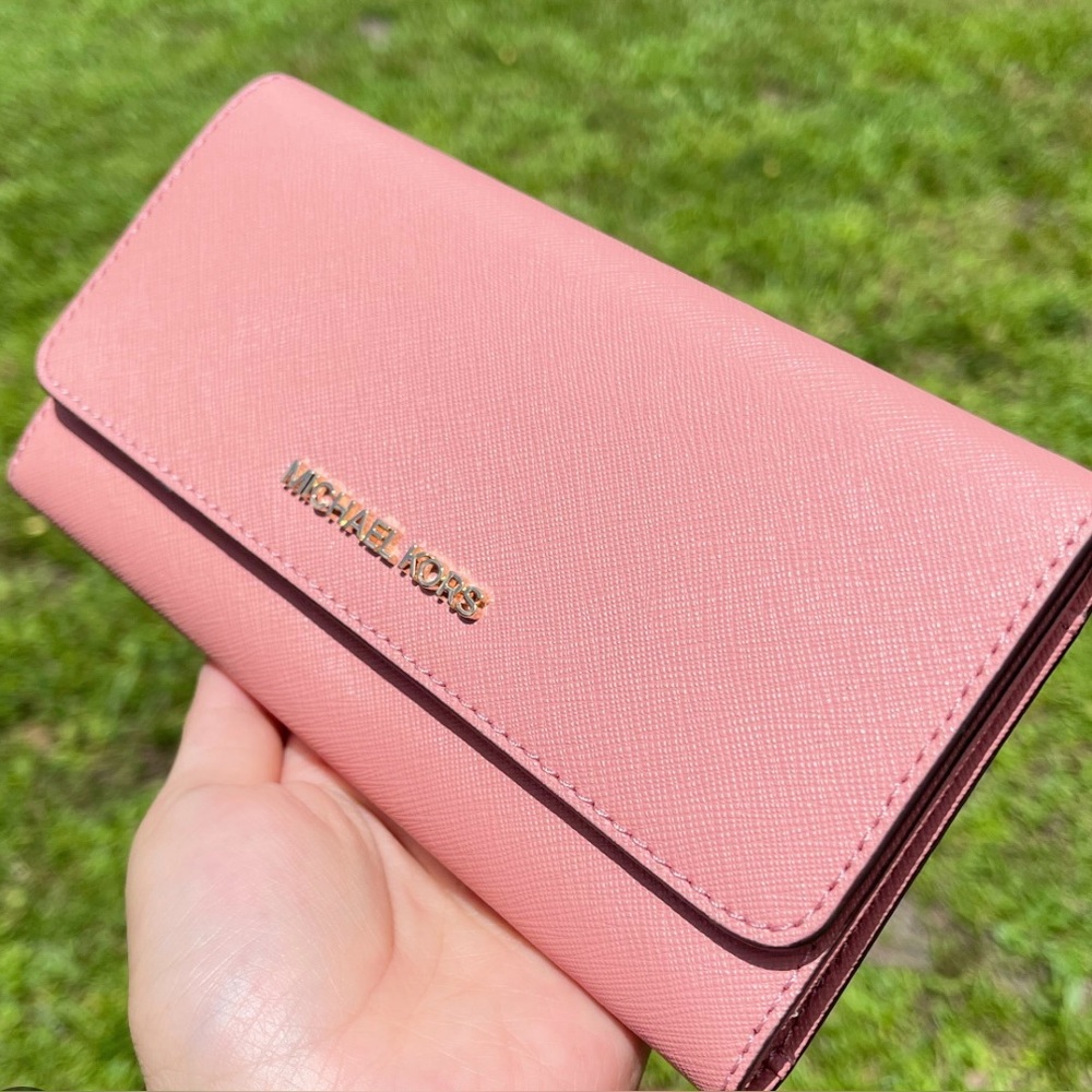 MK Jet Set Travel Large Trifold Wallet With Gold Hardware